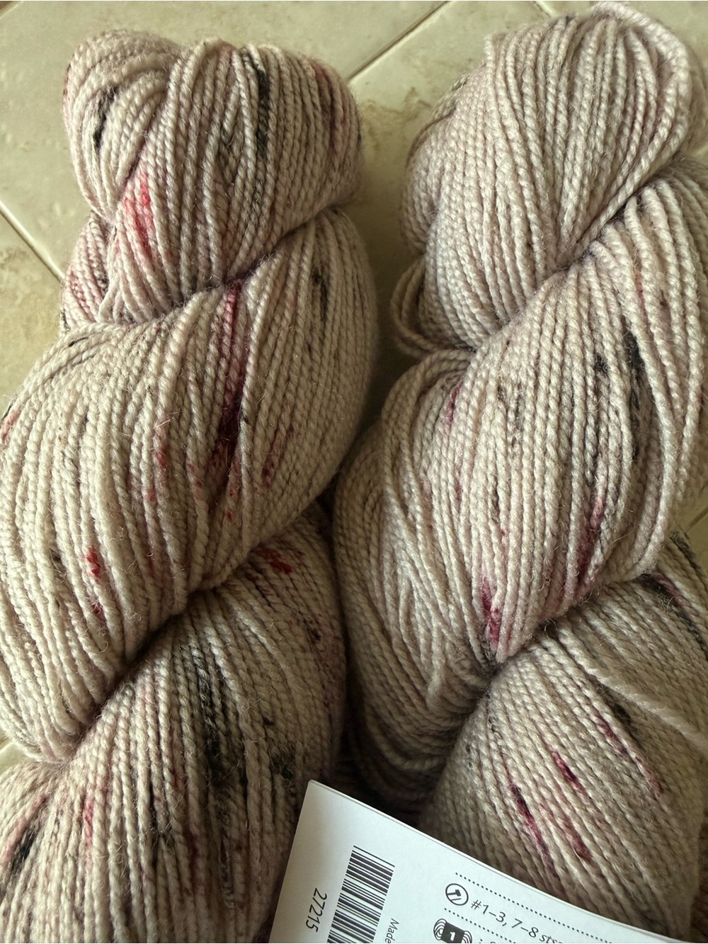 Hawthorne Fingering Weight Yarn in Berry Smoothie Speckle - Picture 4 of 5